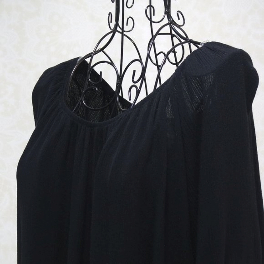 J&M Clothing Co Black Flowy White Crochet Trim Tunic Blouse